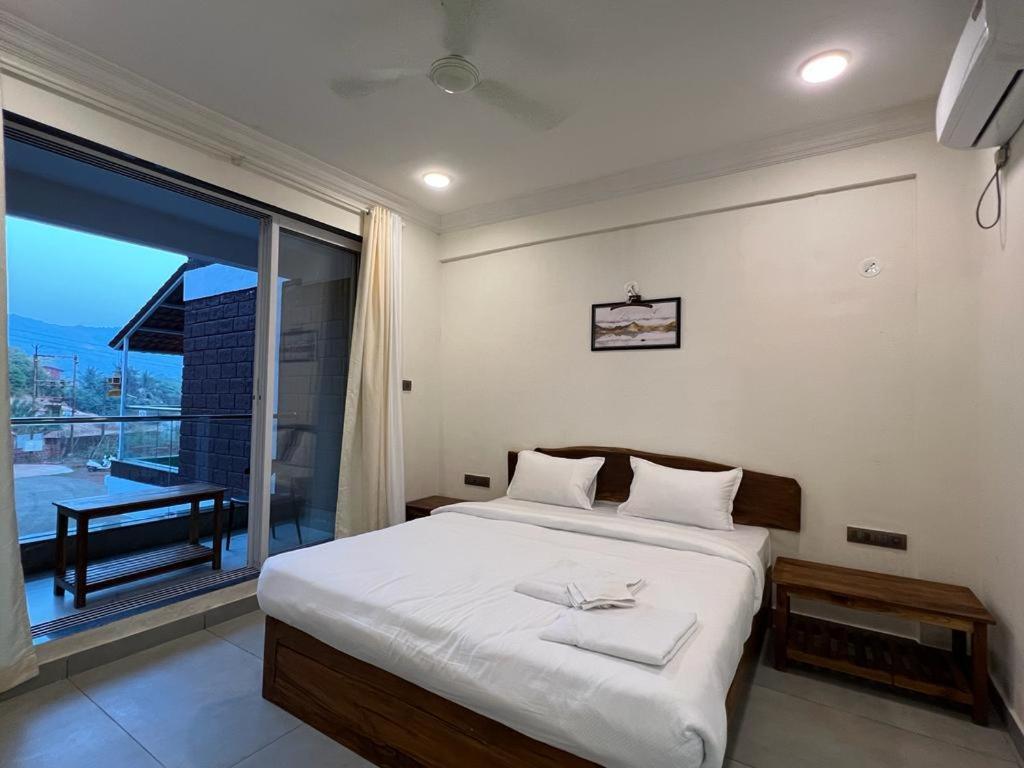 Coastal Bay Beach Resort Harnai Dış mekan fotoğraf