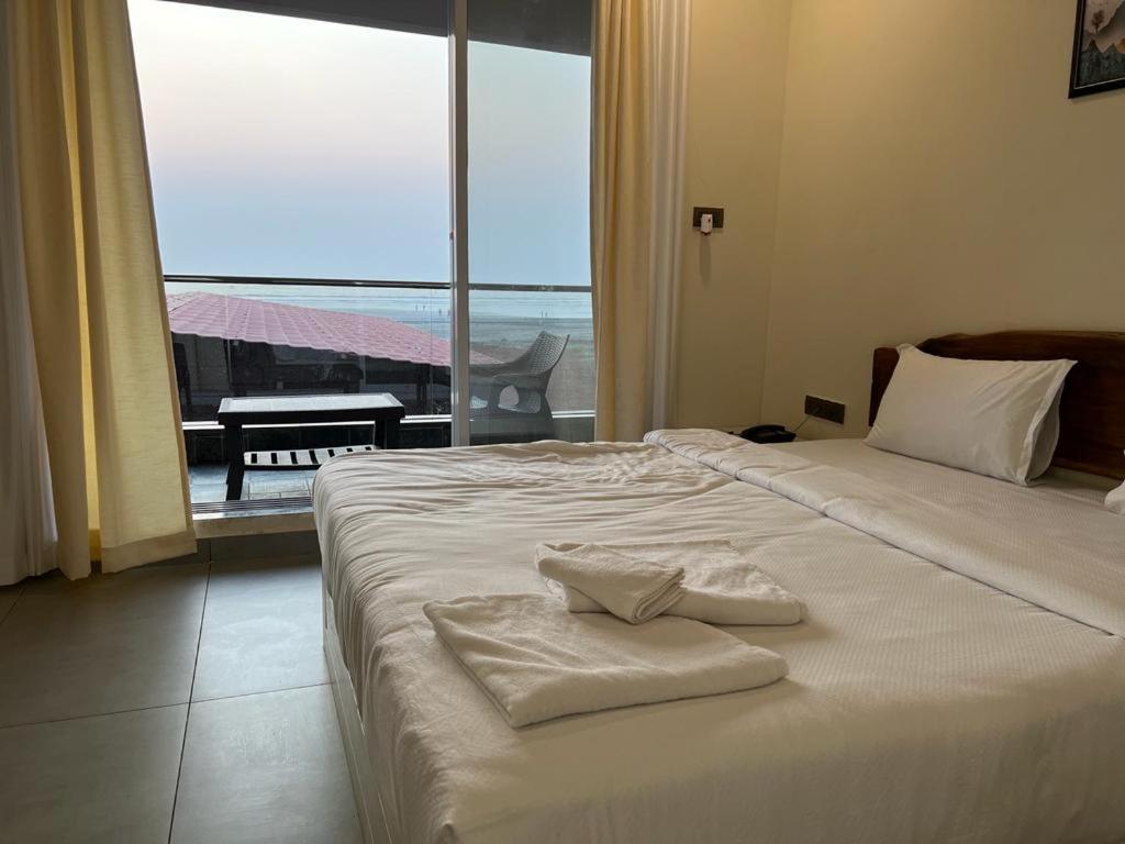 Coastal Bay Beach Resort Harnai Dış mekan fotoğraf
